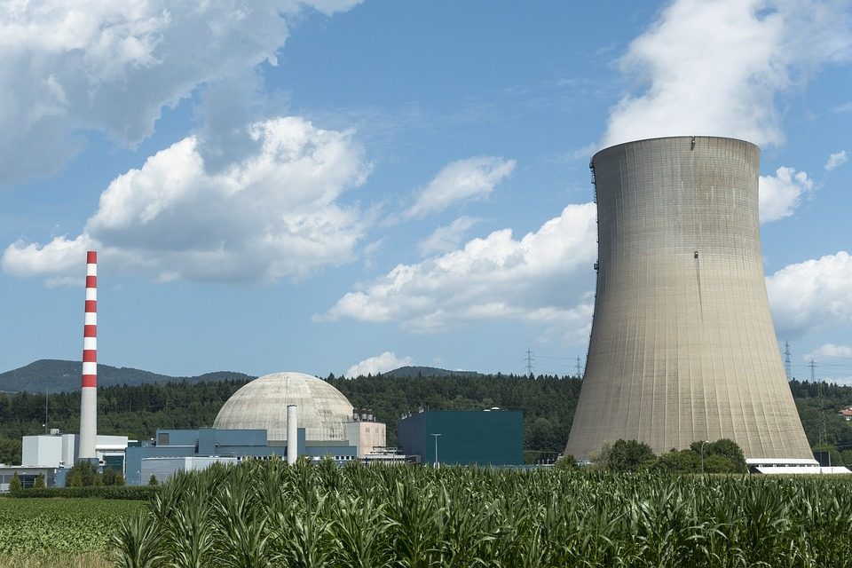 Intruders jump fence at U.S. nuclear reactor that uses bomb-grade fuel