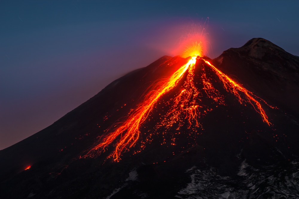 DEVELOPING: Etna And Stromboli Burst Into Life As Double Eruption ...