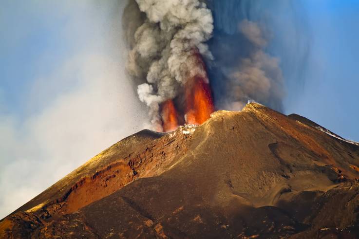 Eruption of Italian super volcano Campi Flegrei could produce 100-foot tsunami, study claims.