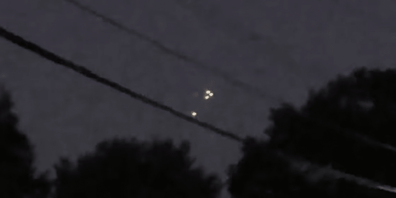 Mass UFO sightings over Cincinnati as mystery lights filmed vanishing…