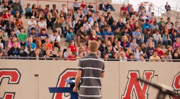 Over 200,000 Students to Proclaim Jesus on Football Fields Across USA