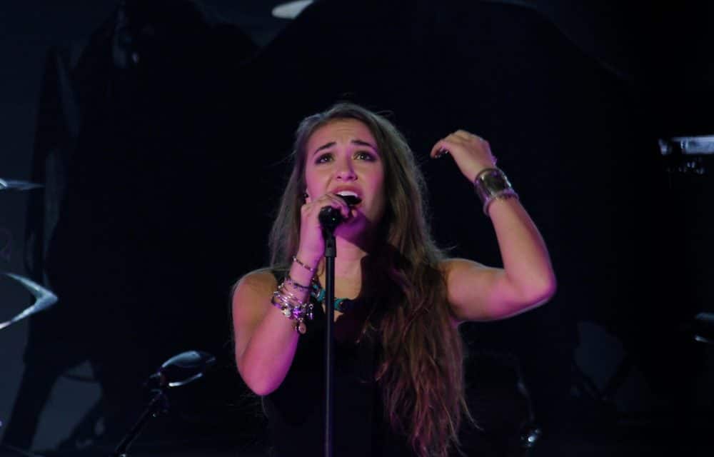 Lauren Daigle Named ‘Artist of the Year’ at 50th Annual Dove Awards