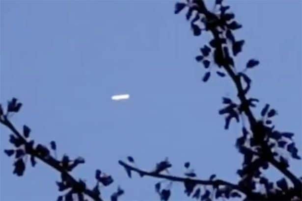Cigar-shaped UFO appears over Kansas leaving onlookers baffled