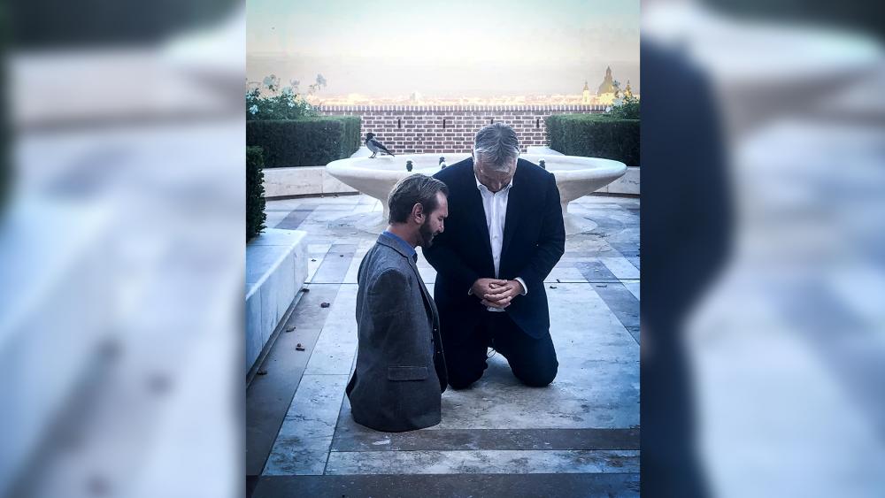 Hungary’s President Posts Photo to Social Media of Nick Vujicic and Himself Praying