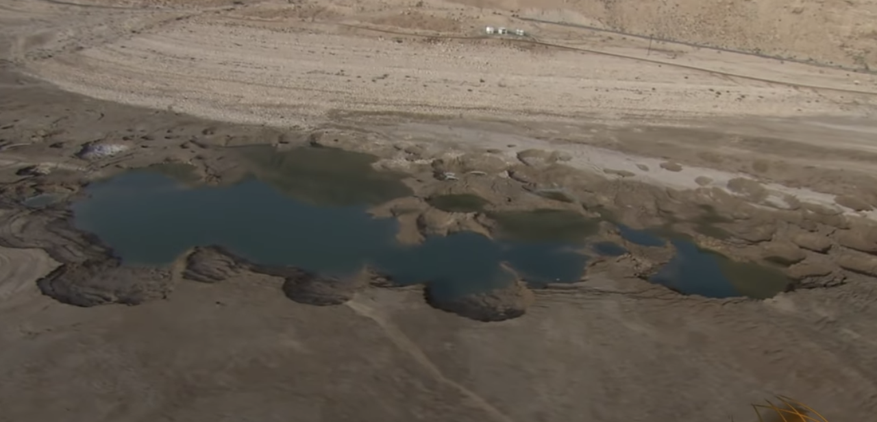 Massive Sinkholes Swallow the Dead Sea – More Than 6,000 Just in Israel, Craters Forming Daily