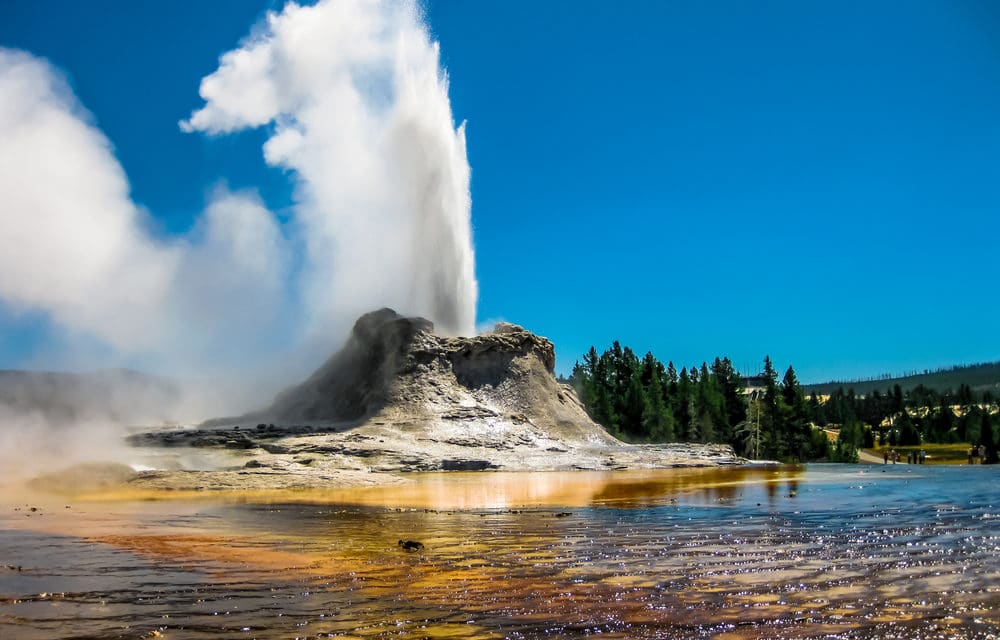 World’s tallest geyser breaks eruption record, stunning Yellowstone visitors and scientists