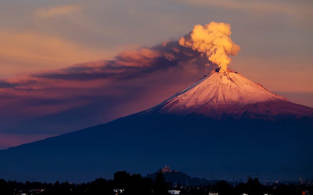 Mexico issues yellow alert after spectacular eruption of Popocatepetl volcano