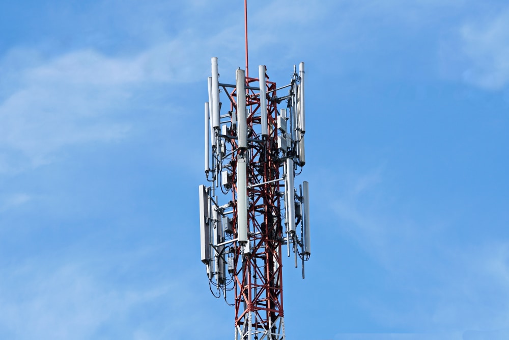 5G conspiracy theory results in 77 mobile towers burned, Spreads to Canada