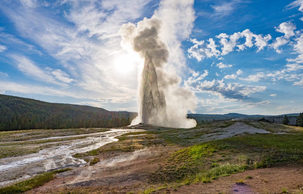Yellowstone's Giantess Geyser erupts for first time in 6 years, roars ...