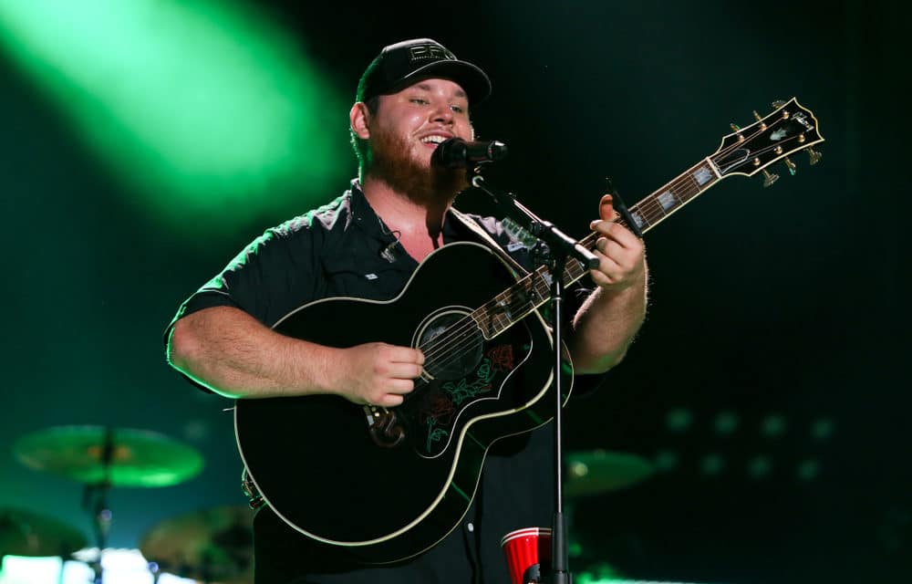 Country singer Luke Combs apologizes for past use of Confederate flag…