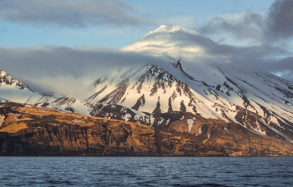 Alaska’s Great Sitkin volcano unleashes major eruption, sending ash cloud 15,000 feet into the air