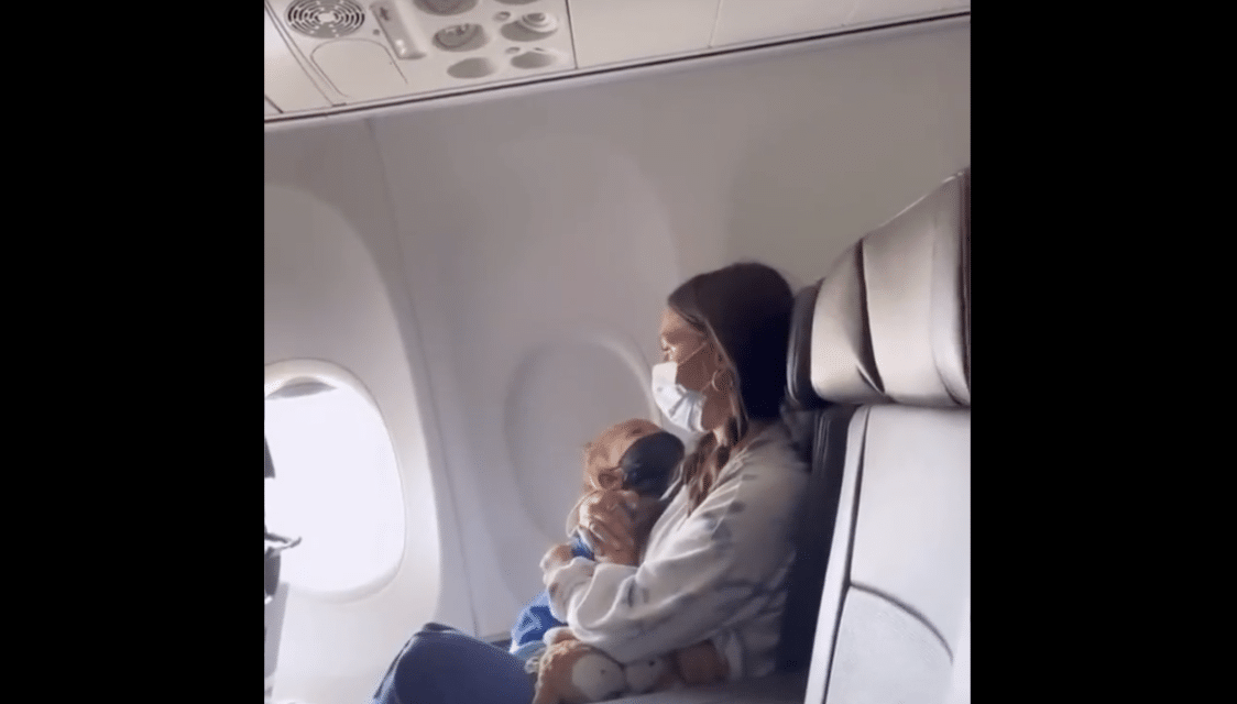 (VIDEO) Maskless toddler with asthma booted off American Airlines flight for violating “mask mandate”