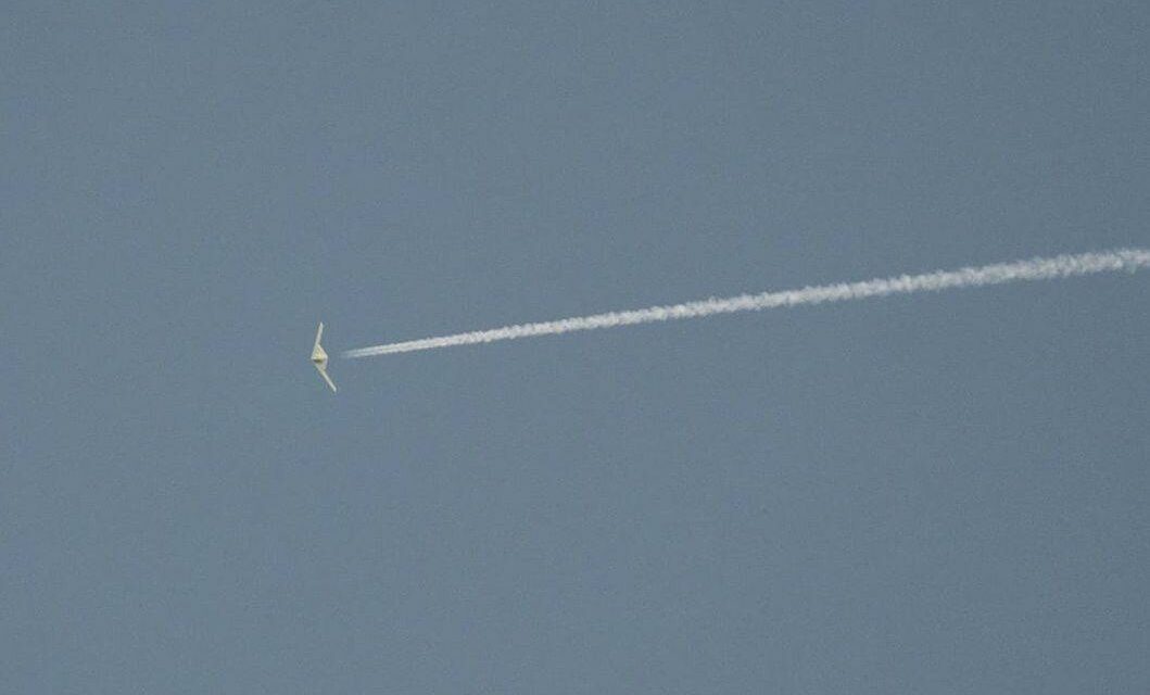 A Mysterious flying winged aircraft was just photographed over the Philippines