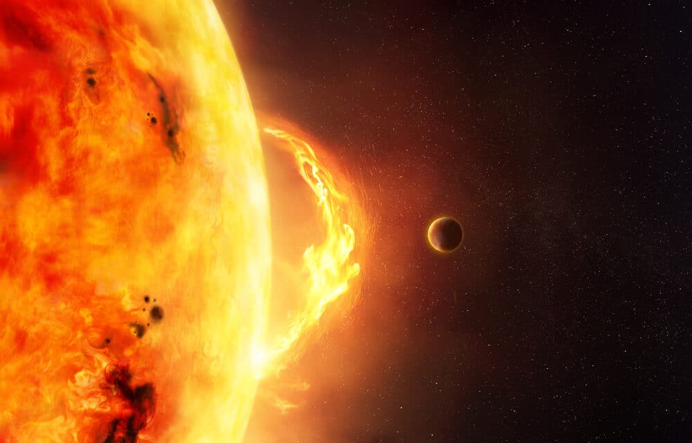 Sun unleashes major solar flare from Earth-facing sunspot
