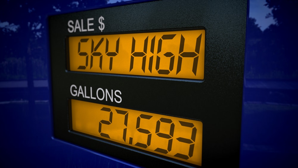 Gas prices have now reached the highest level in more than 7 years as oil surges above $90, Economy in standstill
