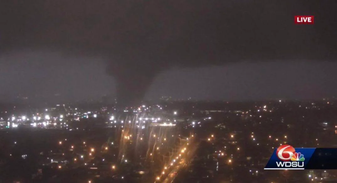 DEVELOPING: Large tornado strikes New Orleans, Dangerous situation unfolding