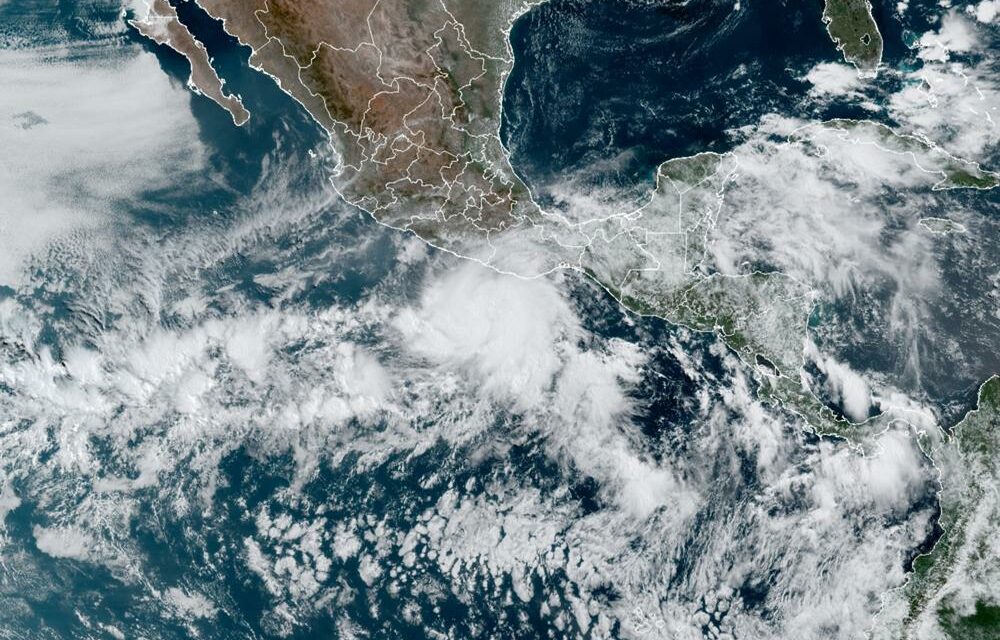 DEVELOPING: Hurricane Agatha intensifies to category one hurricane, Could make historic early-season landfall in Mexico