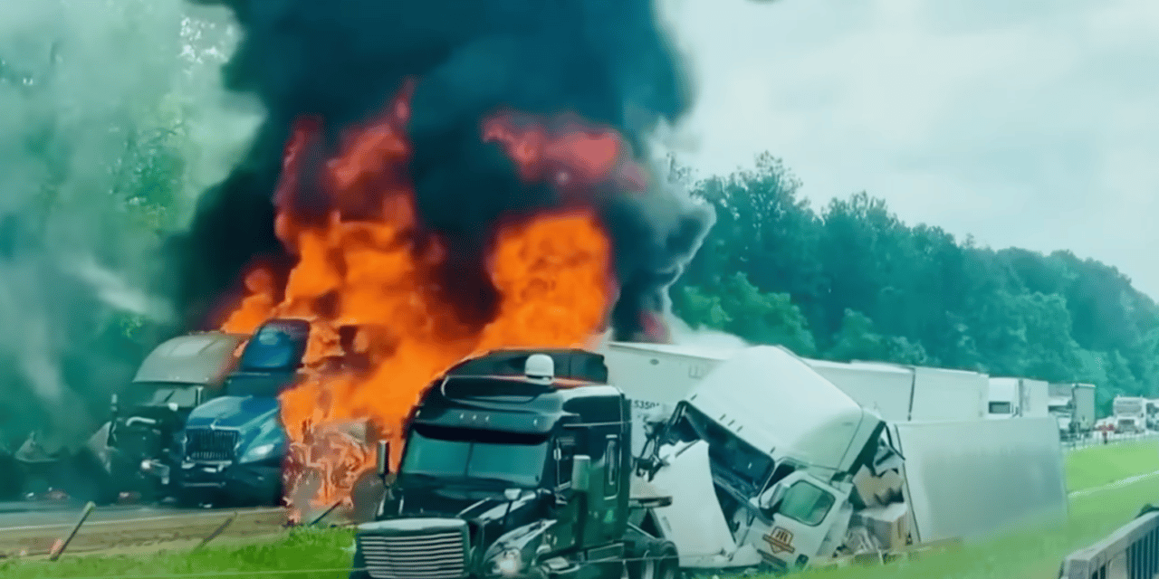 (VIDEO) Multiple deaths reported after 12 vehicle pileup on Arkansas highway