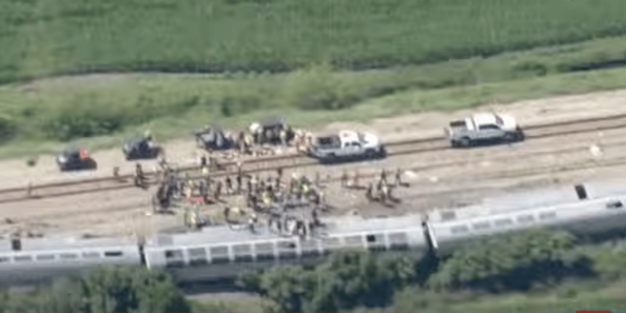 (WATCH) Amtrak passenger train derails in Missouri with 243 on board, Multiple fatalities and Injuries reported