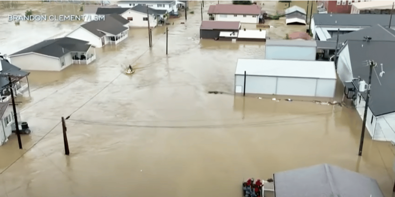 (WATCH) Deadly floods strike Eastern Kentucky, At least 8 dead, could get much worse