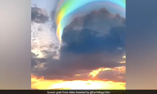 Rare rainbow ‘Scarf’ cloud stuns people in China