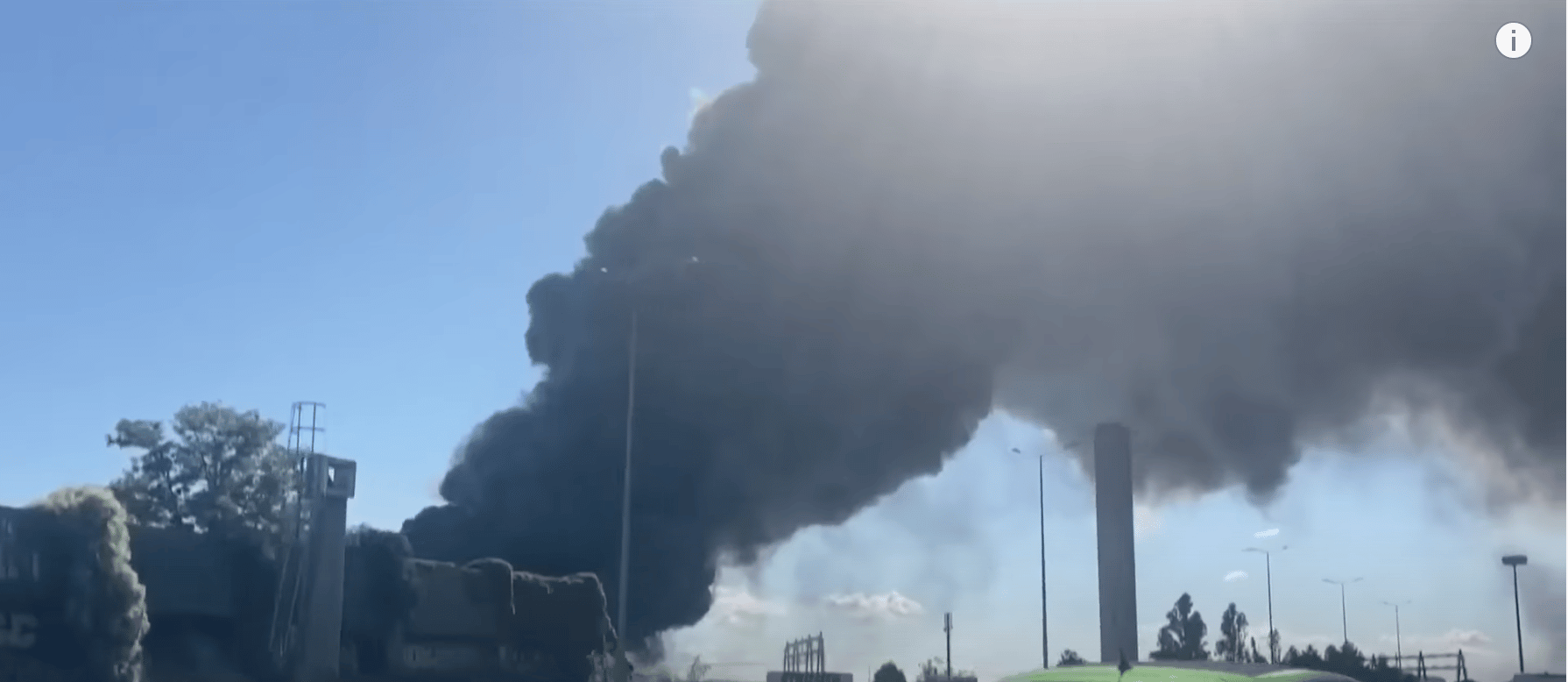 (WATCH) A massive fire broke out at world’s largest produce market in Paris