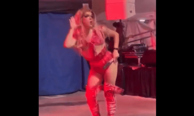 (WATCH) Young girl tips drag queen at pride event sponsored by Nickelodeon