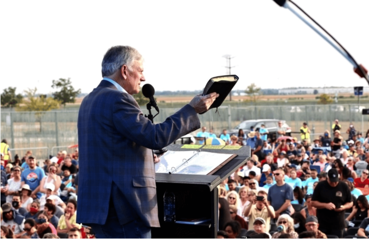 Franklin Graham warns that the “Marriage Act” is a deceptive smoke-screen that would change the definition of marriage between a man and a woman