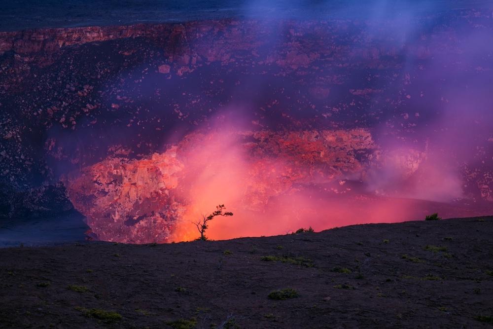 (WATCH) World’s largest active volcano erupts in Hawaii after 38 years of silence