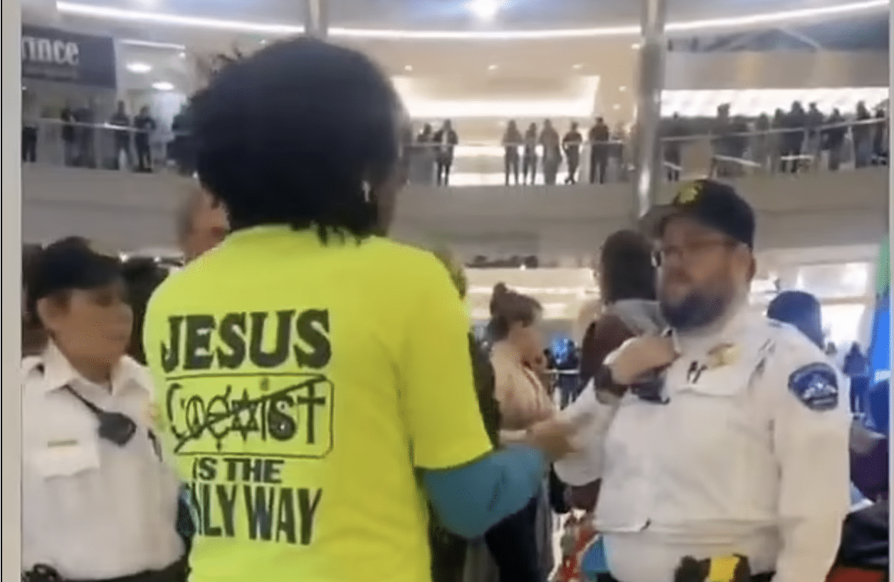 (WATCH) Man wearing “Jesus Saves” t-shirt at Mall of America ordered to take it off or leave