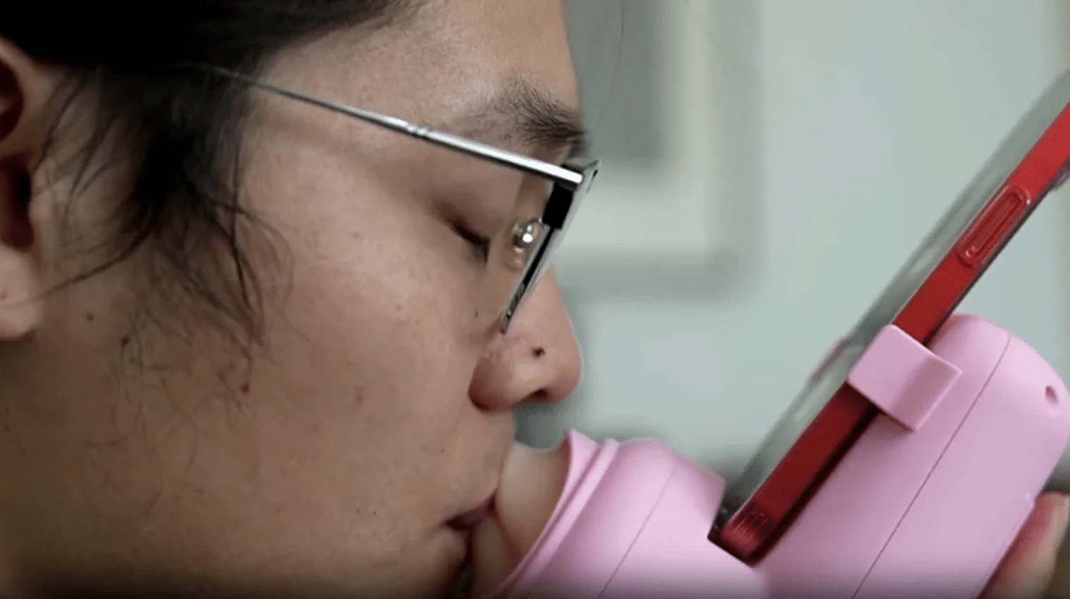 (WATCH) Chinese company creates kissing machine’ to keep people ‘in touch’ online, gets over 20,000 orders