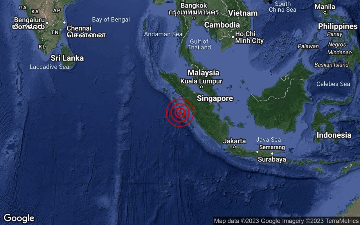 Powerful 7.1 earthquake strikes off Indonesia’s Sumatra island briefly triggers tsunami warning