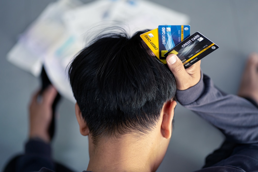 Here are 8 signs that we are on the brink of a major credit card debt ...