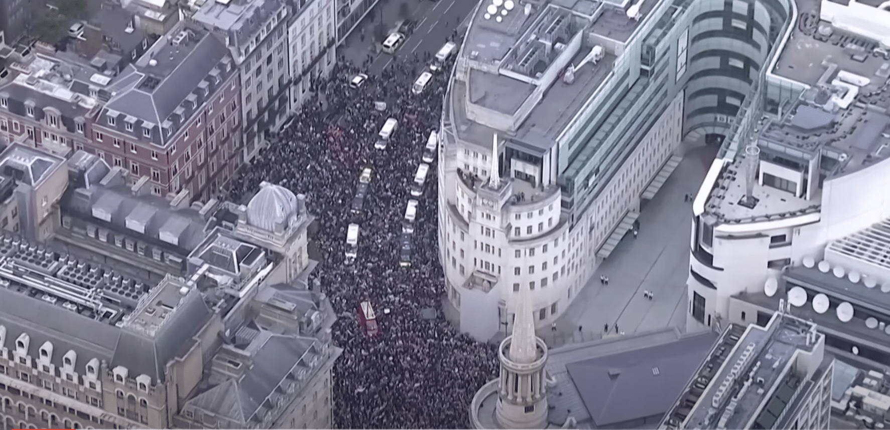 Over 100,000 Protesters Join Pro-palestinian March Through London