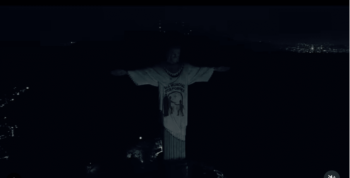 T-shirt inspired by Taylor Swift projected onto Brazil’s Christ the Redeemer statue
