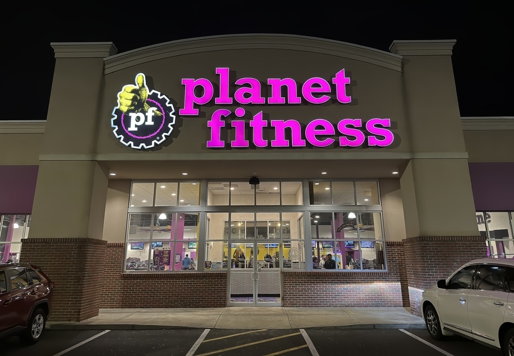 Planet Fitness loses over $400 million after revoking the membership of a woman concerned about man in locker room