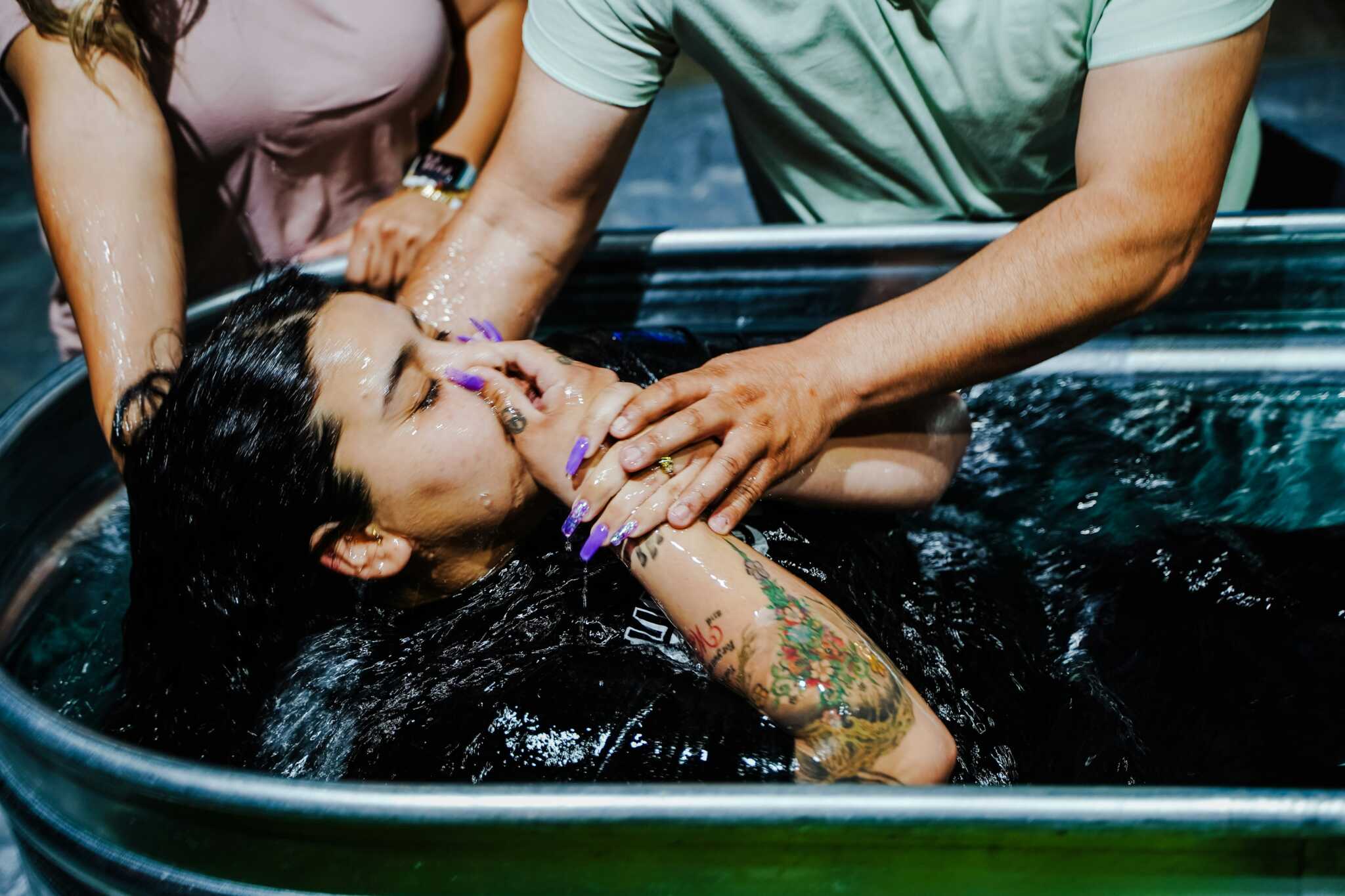 Hundreds of young people embrace Christ, Get spontaneously baptized in backs of pickup trucks in Georgia