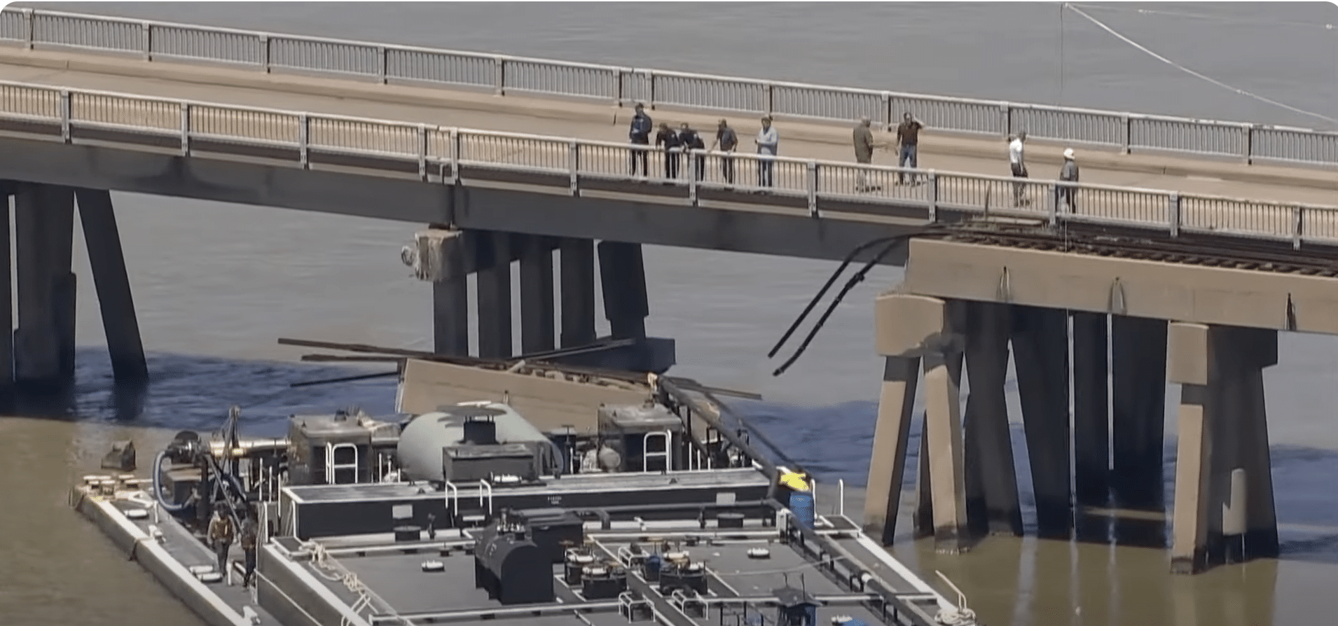 Barge strikes bridge in Galveston, Texas, damaging structure, causes oil spill, Waterway closed