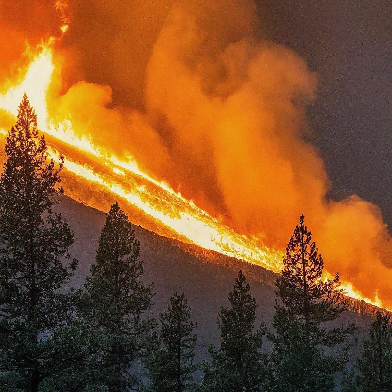 DEVELOPING: Oregon fire is the largest burning in the US. A storm with lightning and high winds exacerbates it