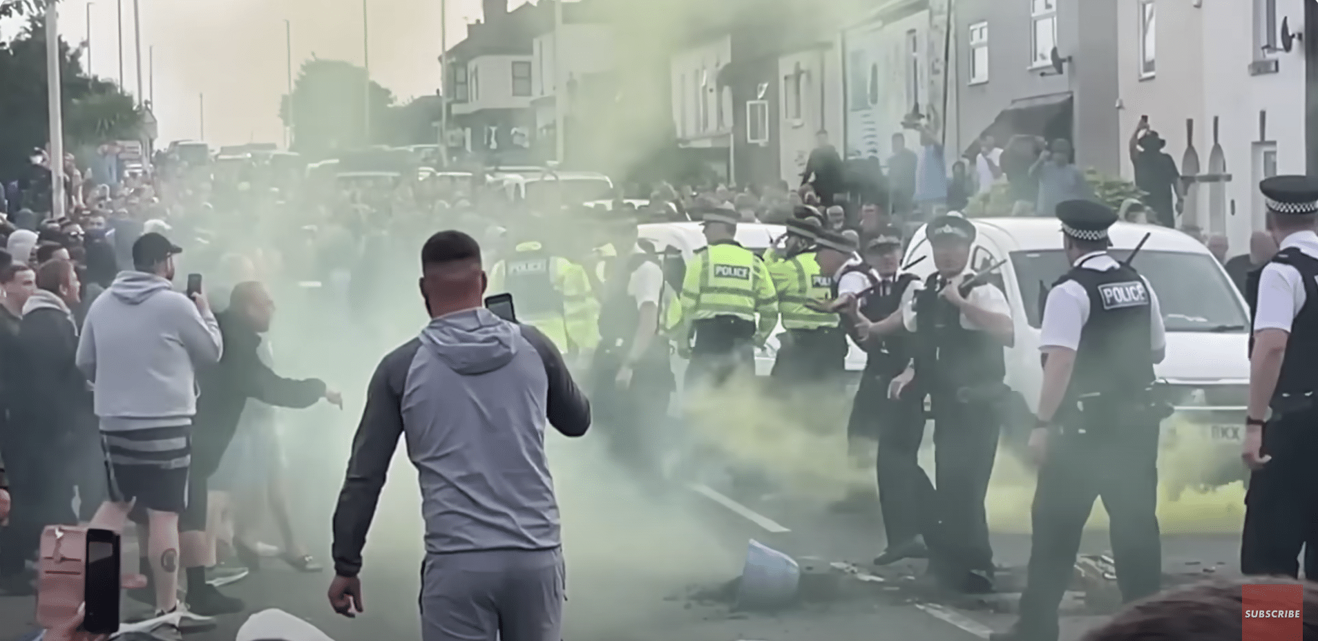 DEVELOPING: Complete anarchy spreading in the streets of the UK