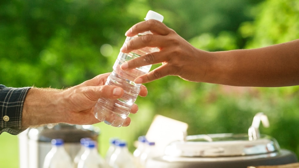 HOA fines Arizona man for offering free water to people to get relief from heat