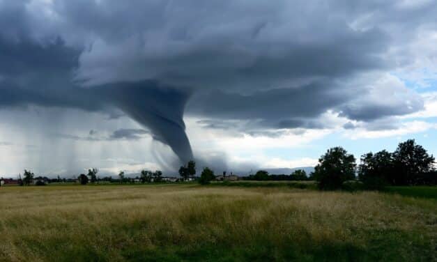 Tornado rips through Southern Oklahoma destroying buildings and injuring several people