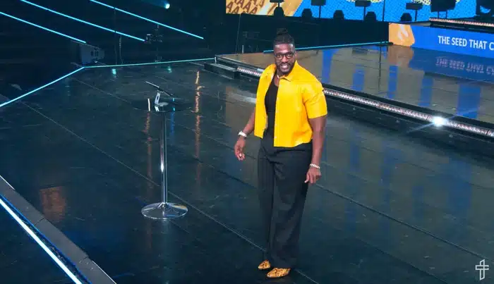 TRANSformation Church Pastor Michael Todd seen wearing ‘feminine’ attire