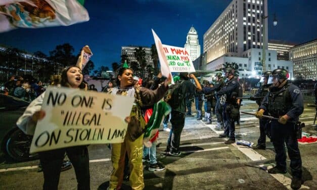 Troops in Los Angeles given authority to detain protestors
